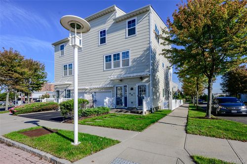 a-7008 Coral Reef Way, New York, NY, 11692 | Card Image