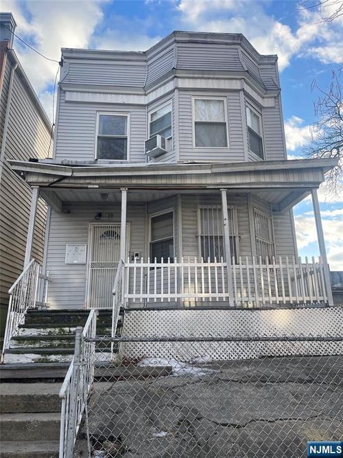 19 Oak St, Jersey City, NJ, 07304-2211 | Card Image