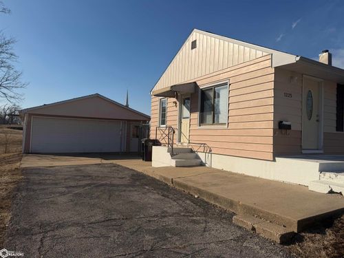 1225 Brentwood Dr, Ottumwa, IA, 52501-2120 | Card Image