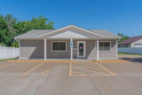 808 S Washington Blvd, Camanche, IA, 52730-1827 | Card Image