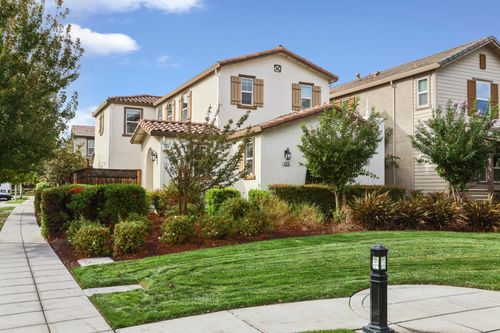 948 S Blake St, Mountain House, CA, 95391-1368 | Card Image