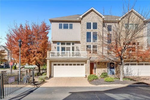 2227 City View Dr, Cleveland, OH, 44113-4509 | Card Image