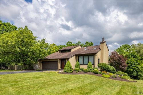 4390 Belleflower Cir, Syracuse, NY, 13215-9612 | Card Image
