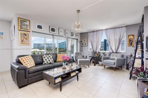 519-4330 Hillcrest Dr, Hollywood, FL, 33021 | Card Image