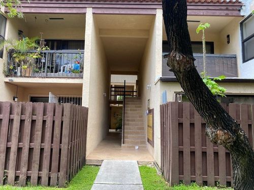 206-660 W Park Dr, Miami, FL, 33172-5353 | Card Image