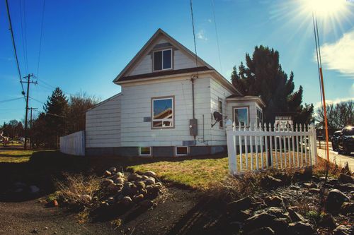 100 D Street, Endicott, WA, 99125 | Card Image