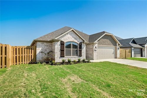 64 N Benchmark Ln, Fayetteville, AR, 72704-5151 | Card Image