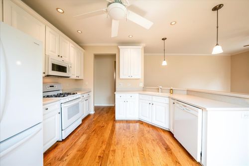 16163 Seneca Lake Cir, Crest Hill, IL, 60403-1501 | Card Image