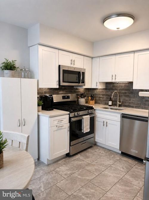 68-6414 Hilltop Dr, BROOKHAVEN, PA, 19015-1317 | Card Image