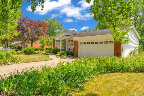 42347 Brentwood Dr, Plymouth, MI, 48170-2534 | Card Image