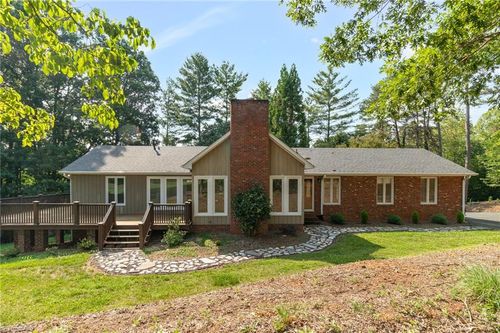 175 Sandtrap Ln, Pilot Mountain, NC, 27041-7446 | Card Image
