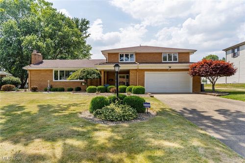 64 Creed Cir, Campbell, OH, 44405-1255 | Card Image