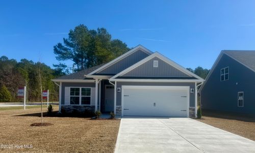 601 Central Park Way, Richlands, NC, 28574-1145 | Card Image