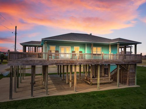 832 S East Rd, Crystal Beach, TX, 77650 | Card Image