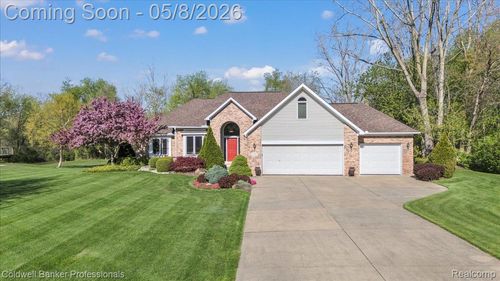 2243 Ridgemoor Ct, Burton, MI, 48509-1391 | Card Image