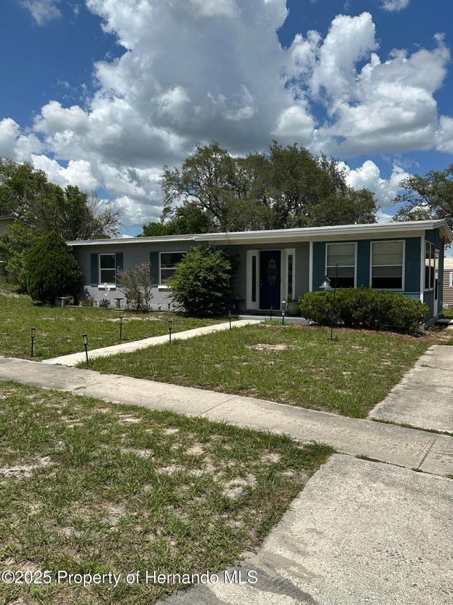 Front of Home | Image 4