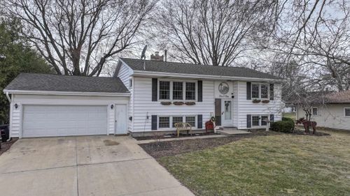 509 Lincoln St, Parkersburg, IA, 50665-2066 | Card Image