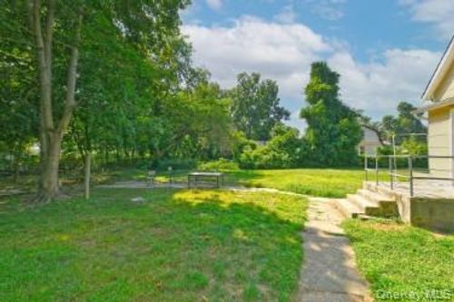 32 8th Ave, Huntingtn Sta, NY, 11746-2210 | Card Image