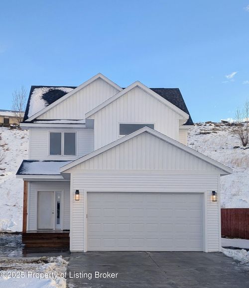 508 8th St Nw, Watford City, ND, 58854-3044 | Card Image