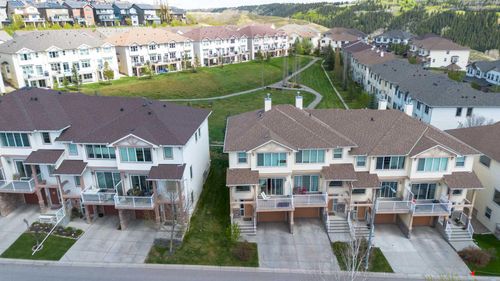 296 Sunset Pt, Townhouse with 3 bedrooms, 3 bathrooms and 2 parking in Cochrane AB | Card Image
