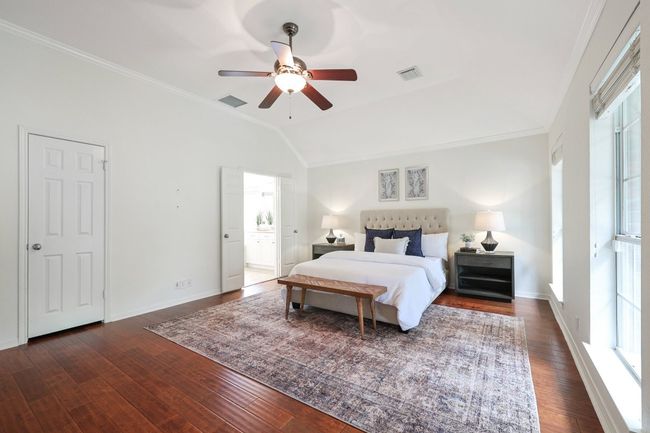 Plenty of space for family, guests, home office, or creative studio. | Image 18