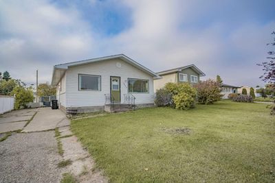 4805 48 Ave, House detached with 3 bedrooms, 1 bathrooms and 3 parking in Grimshaw AB | Image 1