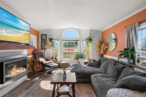 21-1581 Middle Rd, View Royal, BC, V9A0E4 | Card Image