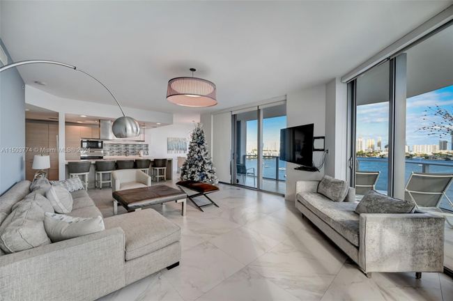 909 - 17301 Biscayne Blvd, Condo with 3 bedrooms, 3 bathrooms and null parking in North Miami Beach FL | Image 4