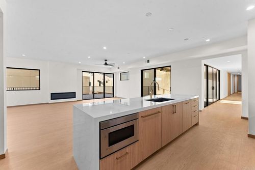 2672 Roosevelt St, Carlsbad, CA, 92008-1613 | Card Image