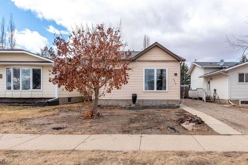 2816 45 Avenue, Home with 3 bedrooms, 2 bathrooms and 2 parking in Lloydminster SK | Card Image