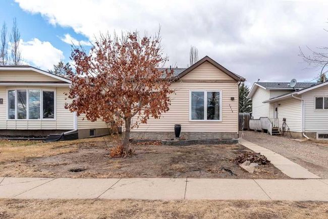 2816 45 Avenue, Home with 3 bedrooms, 2 bathrooms and 2 parking in Lloydminster SK | Image 1