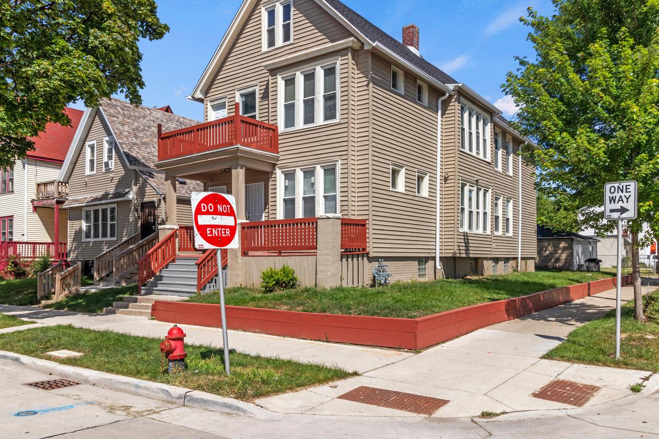 22nd St, Milwaukee, WI 53206