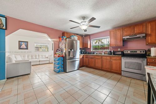 5720 Nw 3rd Ave, Miami, FL, 33127-1502 | Card Image