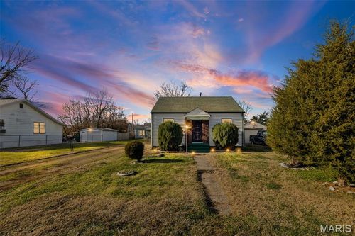 839 N 82nd St, East Saint Louis, IL, 62203-1833 | Card Image