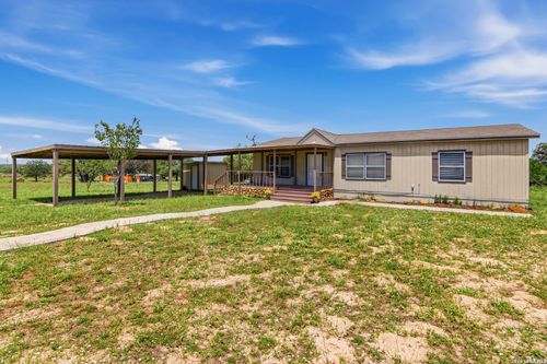 646 Old Colony Rd, Seguin, TX, 78155-1434 | Card Image