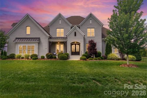 417 Wheatberry Hill Dr, Matthews, NC, 28104-6138 | Card Image