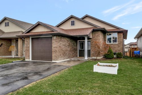 8 Mcintosh Cres, Trenton, ON, K8V0G1 | Card Image