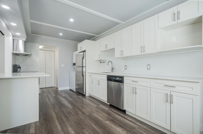 109 - 14153 104 Avenue, Townhouse with 2 bedrooms, 1 bathrooms and 1 parking in Surrey BC | Image 1