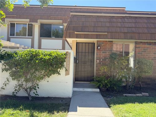 10425 Larwin Ave, Chatsworth, CA, 91311-2059 | Card Image