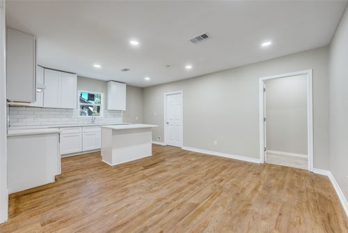 609 W Owing St, Denison, TX, 75020-4414 | Card Image