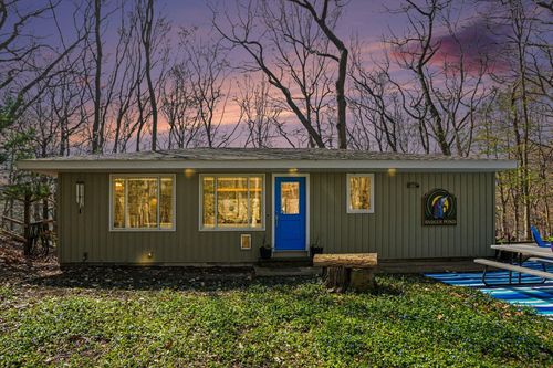 2424 Cardinal Dr, Holland, MI, 49424-2201 | Card Image
