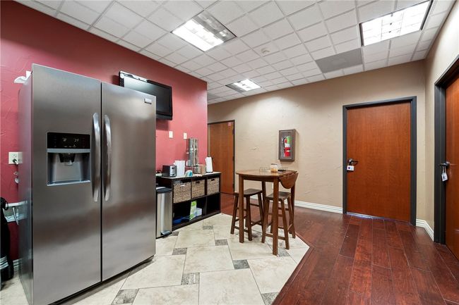 Downstair waiting room | Image 12
