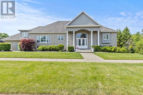 3689 Cardinal Dr, Niagara Falls, ON, L2H2Y1 | Card Image