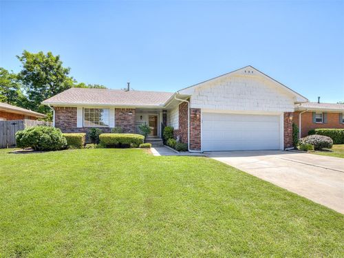 2724 Lakeside Dr, The Village, OK, 73120-2911 | Card Image