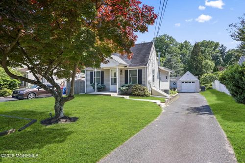 front-804 Nutswamp Rd, Red Bank, NJ, 07701-5215 | Card Image