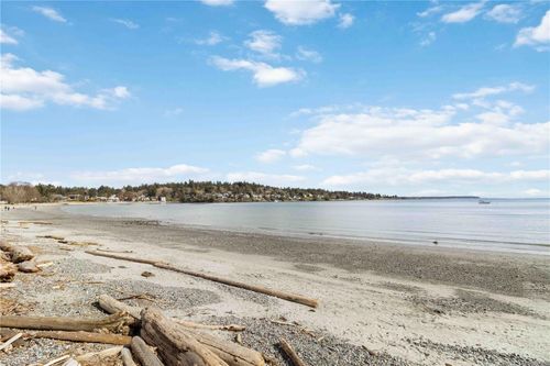 3767 Waring Pl, Saanich, BC, V8P5E9 | Card Image