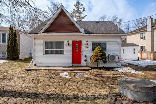 960 Gilmore Ave, Lefroy, ON, L0L1W0 | Card Image