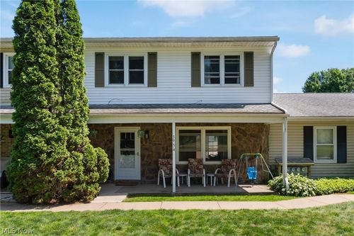 3954 Townhouse Ln, Uniontown, OH, 44685-8739 | Card Image