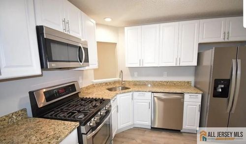 49 Farnham Sq, Parlin, NJ, 08859-2313 | Card Image