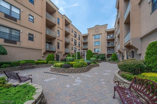apt-33-8915 Bergenwood Ave, North Bergen, NJ, 07047-5347 | Card Image